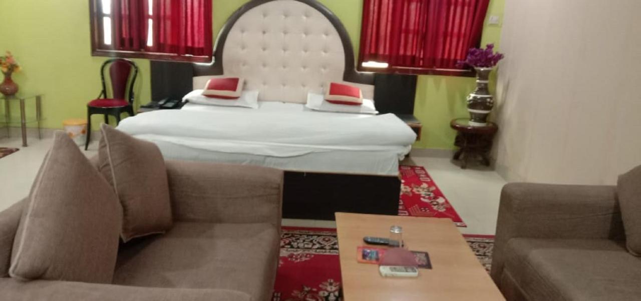 Jaya Palace Hotel By Wb Inn Dhaulpur ภายนอก รูปภาพ
