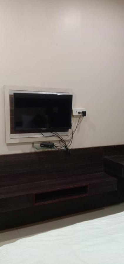 Jaya Palace Hotel By Wb Inn Dhaulpur ภายนอก รูปภาพ