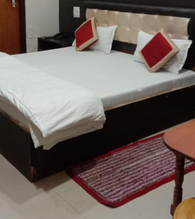 Jaya Palace Hotel By Wb Inn Dhaulpur ภายนอก รูปภาพ