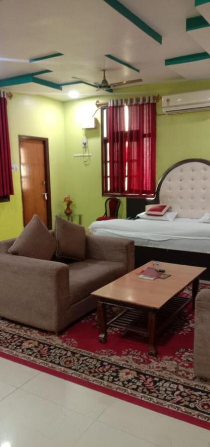 Jaya Palace Hotel By Wb Inn Dhaulpur ภายนอก รูปภาพ